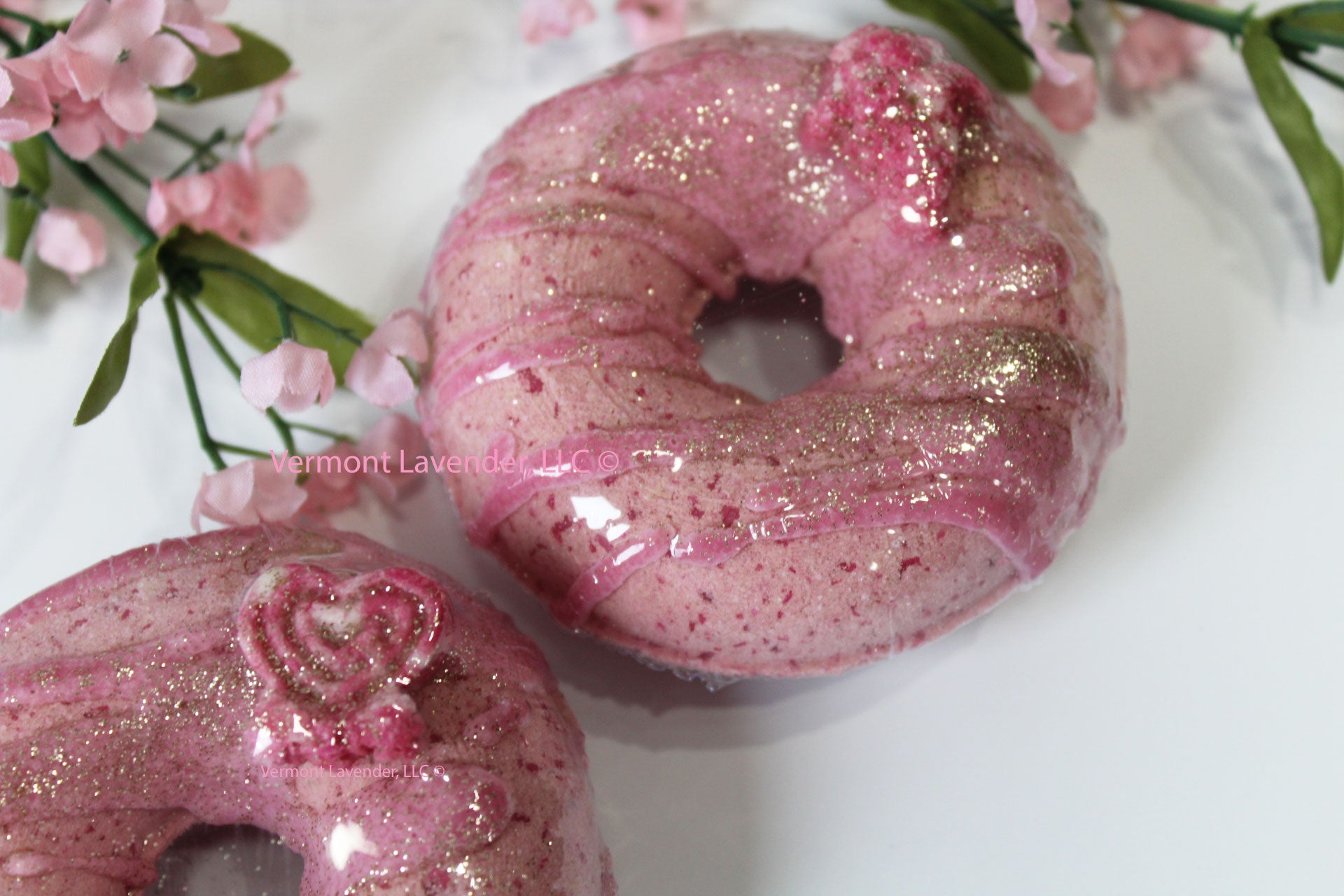 bath bomb doughnut shaped apple sage fragrance Epsom salt buttermilk calamine bath soak by Vermont Lavender