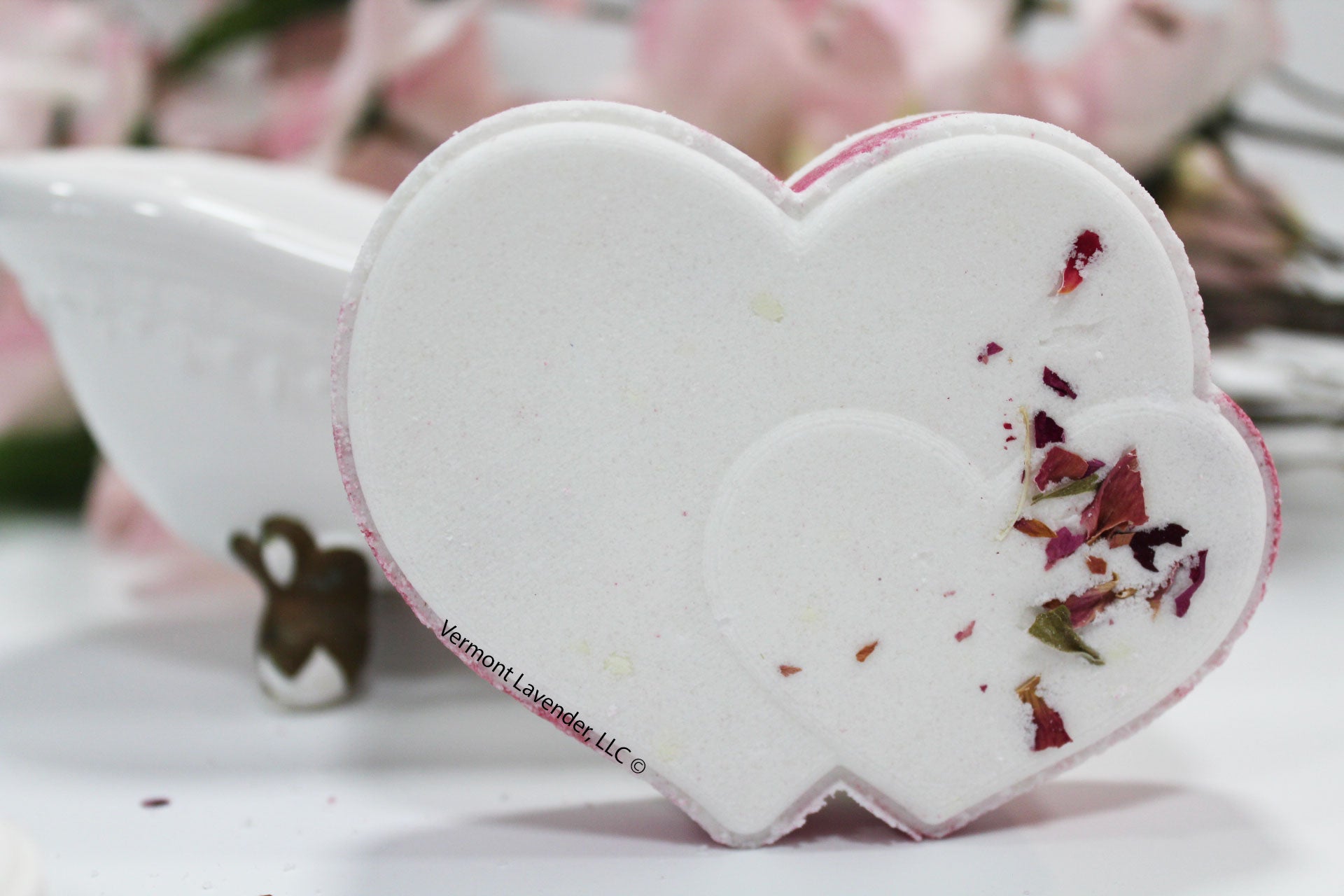 Wild Rose - Scents notes of orange peel, pink rose, geranium, mimosa, lily of the valley, woodsy vanilla and musk.Heart shape bath bomb