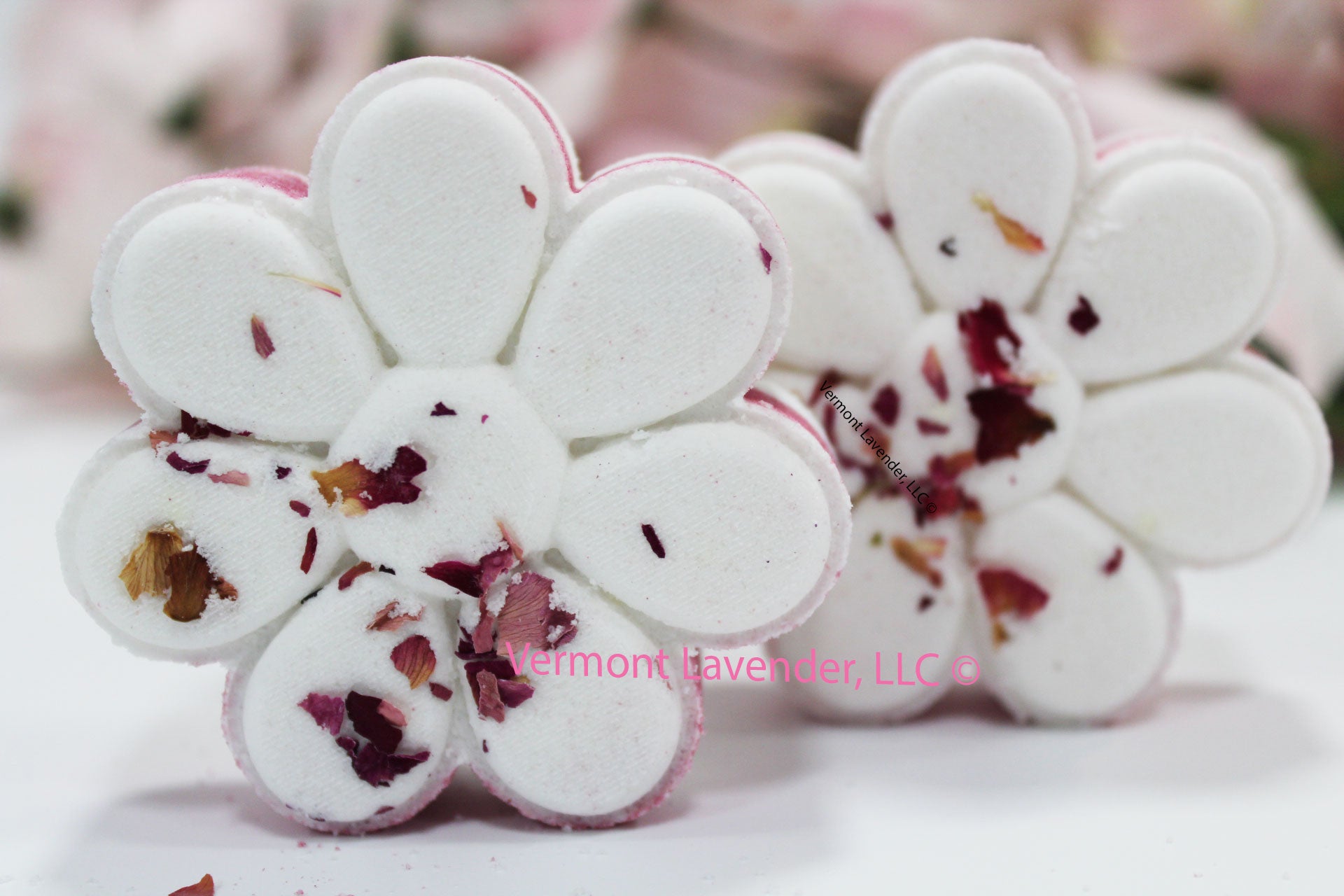 Wild Rose - Scents notes of orange peel, pink rose, geranium, mimosa, lily of the valley, woodsy vanilla and musk. flower daisy shape bath bombs set of 2