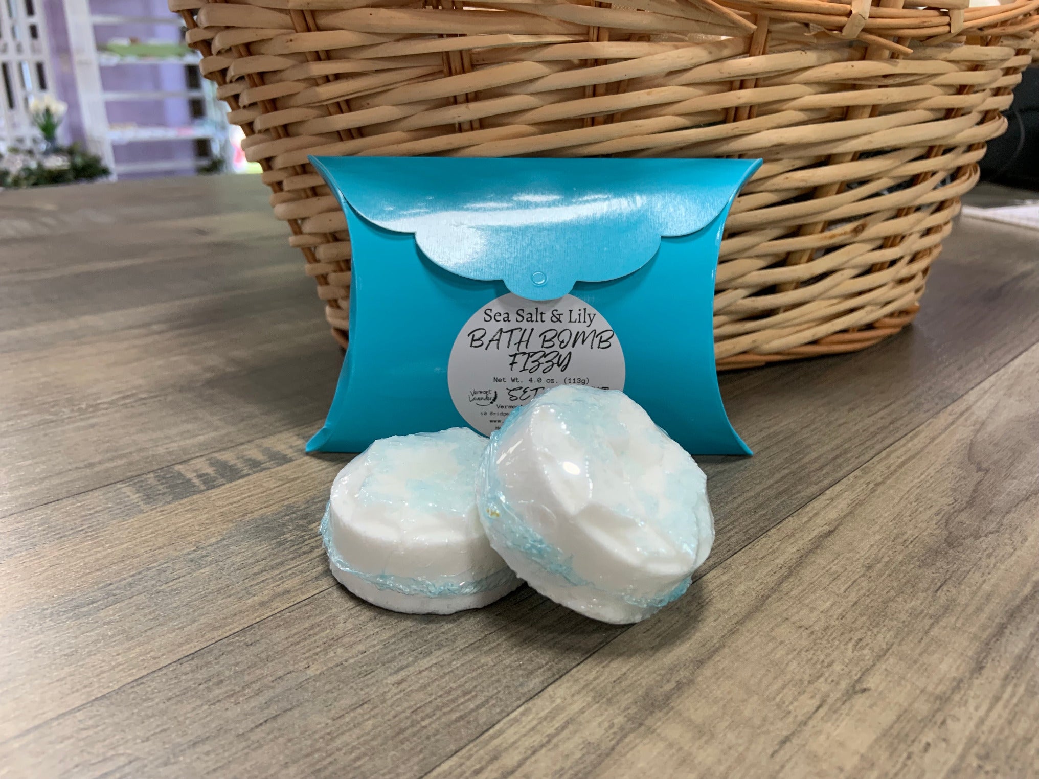 Sea salt and lily bath bomb fizzy