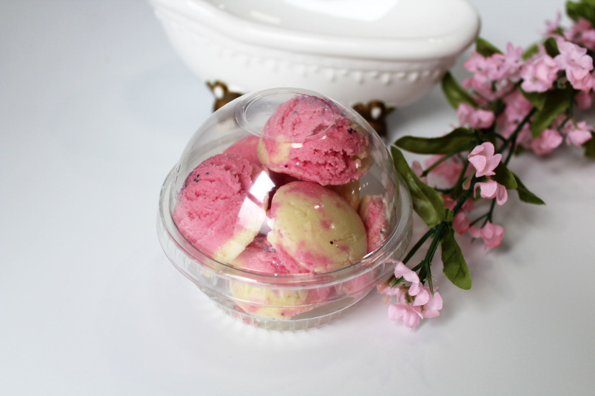 Raspberry jam solid bubble bar scoops 3 oz container with macaroons