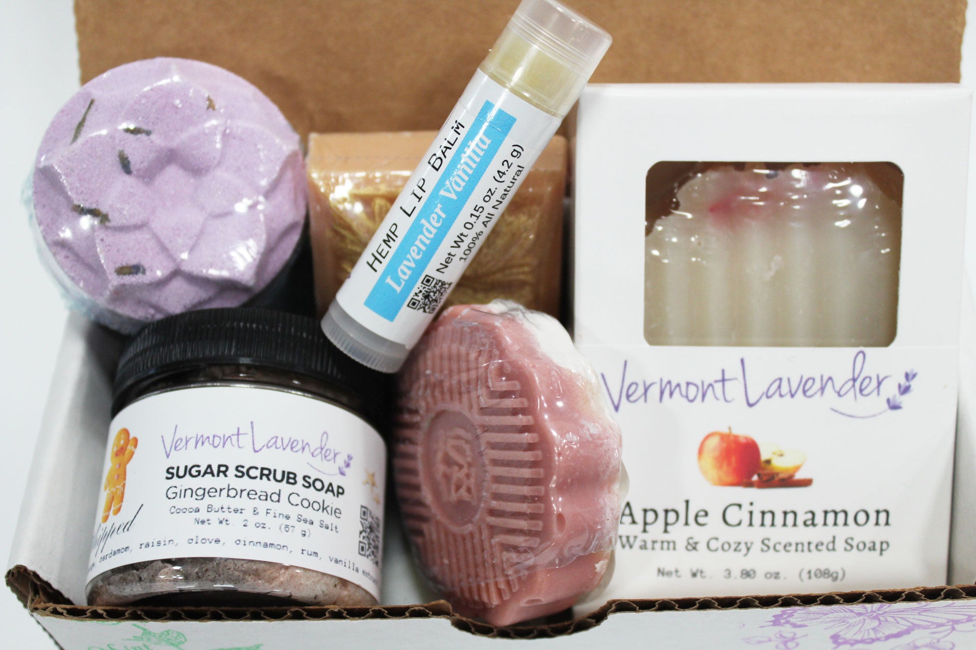A festive Christmas gift set packed with Gingerbread Cookie sugar scrub, Apple Cinnamon soap, lavender vanilla lip balm, peppermint soap, and a seasonal guest soap. A perfect ready-to-gift handmade box for winter wellness.