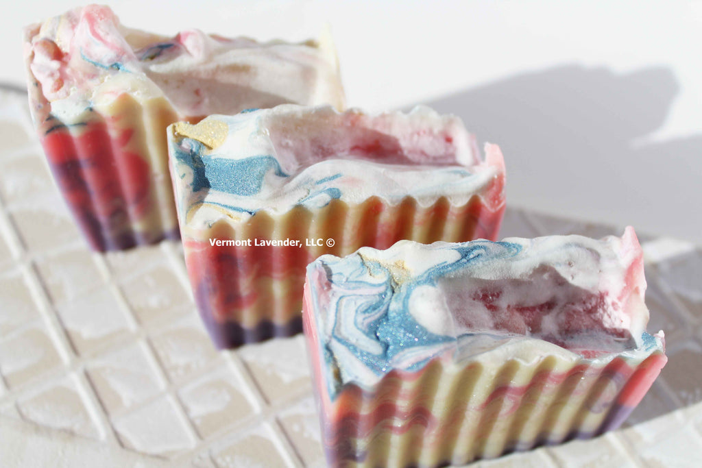 Floral Love | Purple Waves Soap | Small to Medium | Daisy/Vertical Soap Box